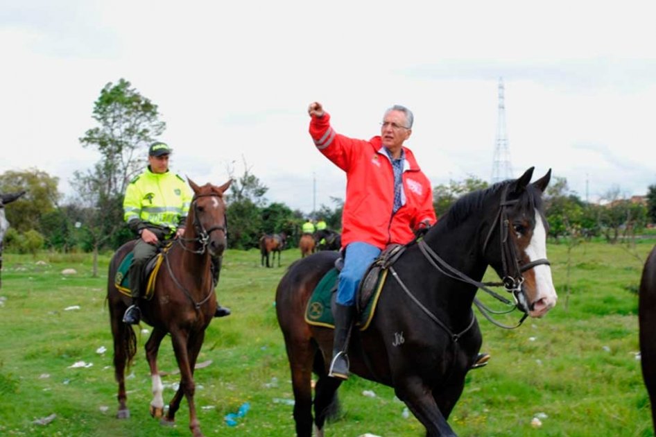 A caballo, secretario de Gobierno celebró reducción de homicidios en Suba