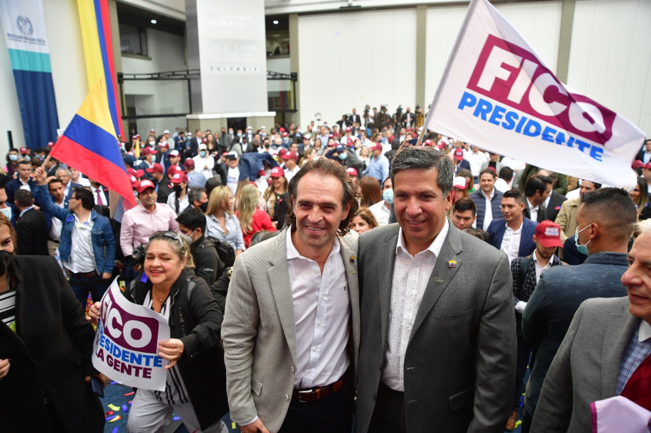 Imágenes de la inscripción de Federico Gutiérrez y Rodrigo Lara como fórmula del Equipo por Colombia