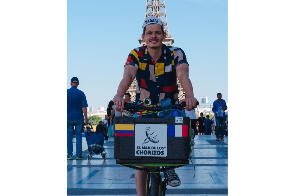 El colombiano que triunfa en Francia con la venta de chorizos
