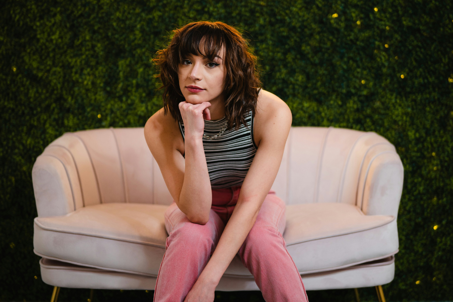 ¿Cómo combinar un pantalón palo de rosa? Mira estas ideas de outfit para mujer