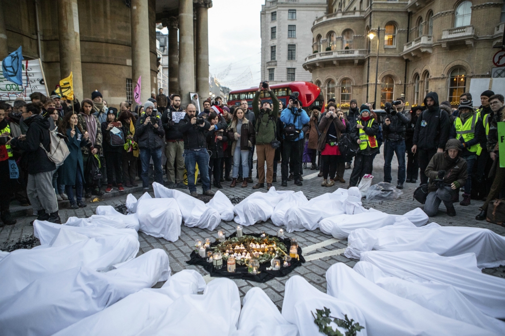 Más de 100 activistas ambientales del grupo Extinction Rebellion llevados a los tribunales