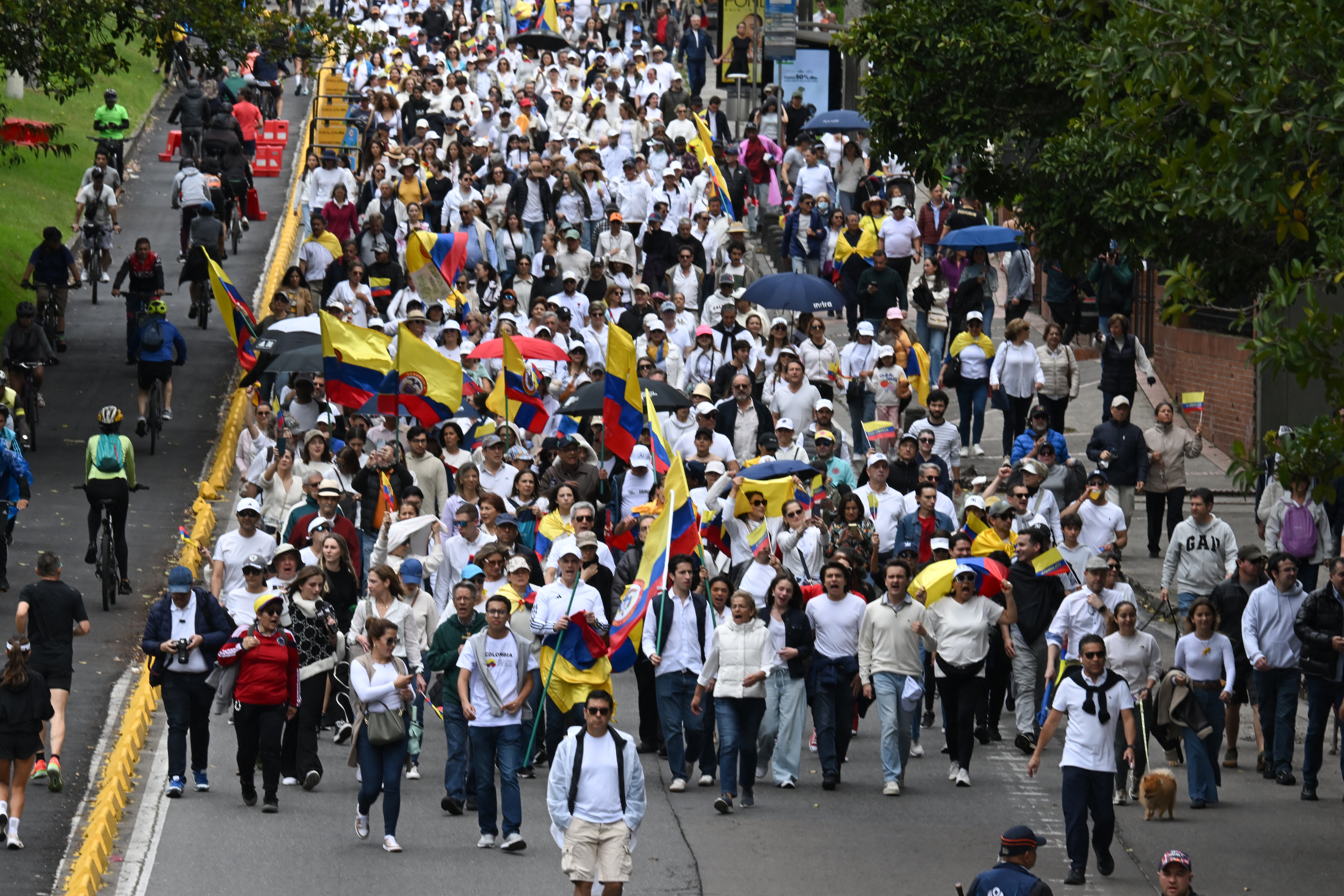 En fotos: así transcurrió la marcha en rechazo al atentado a Miguel Uribe
