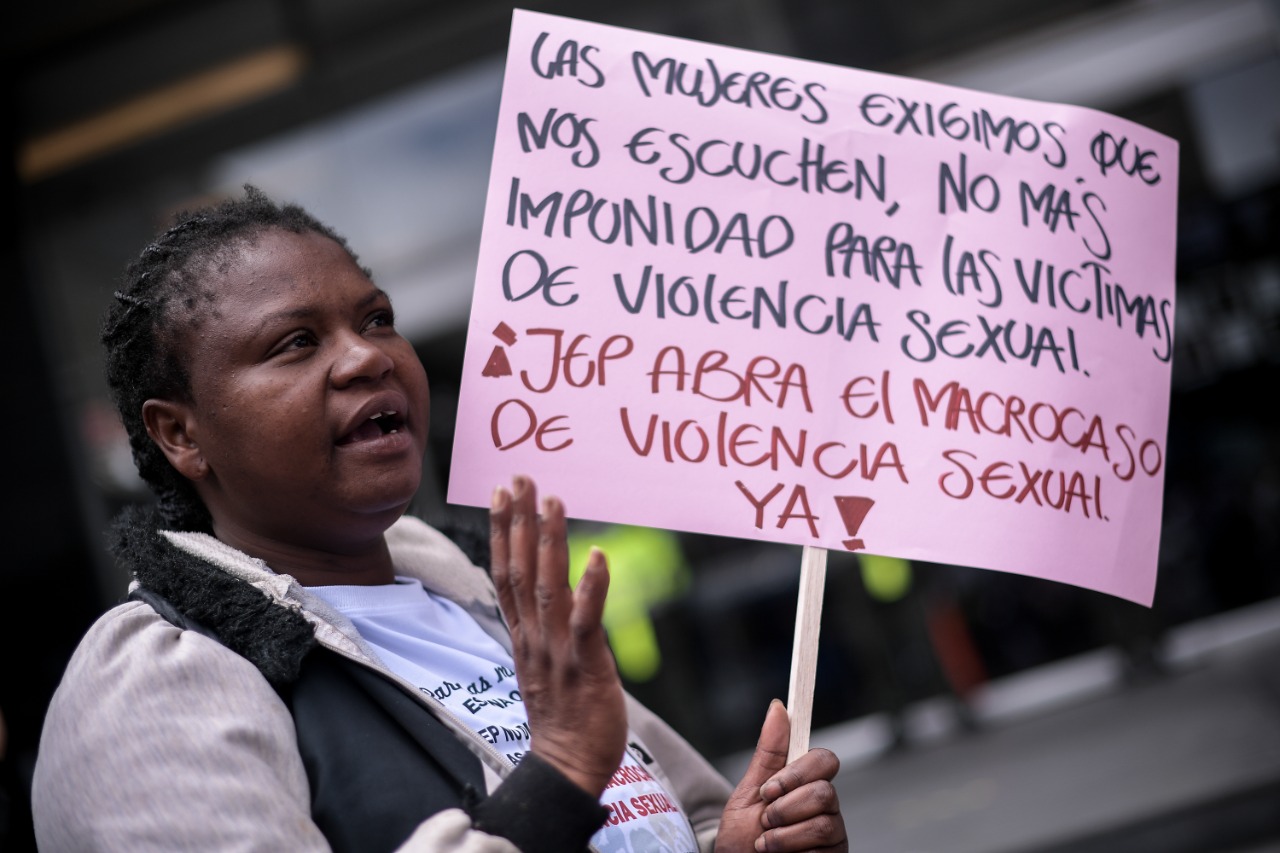 Condenan a médico por abusar en su consultorio de mujer de 70 años