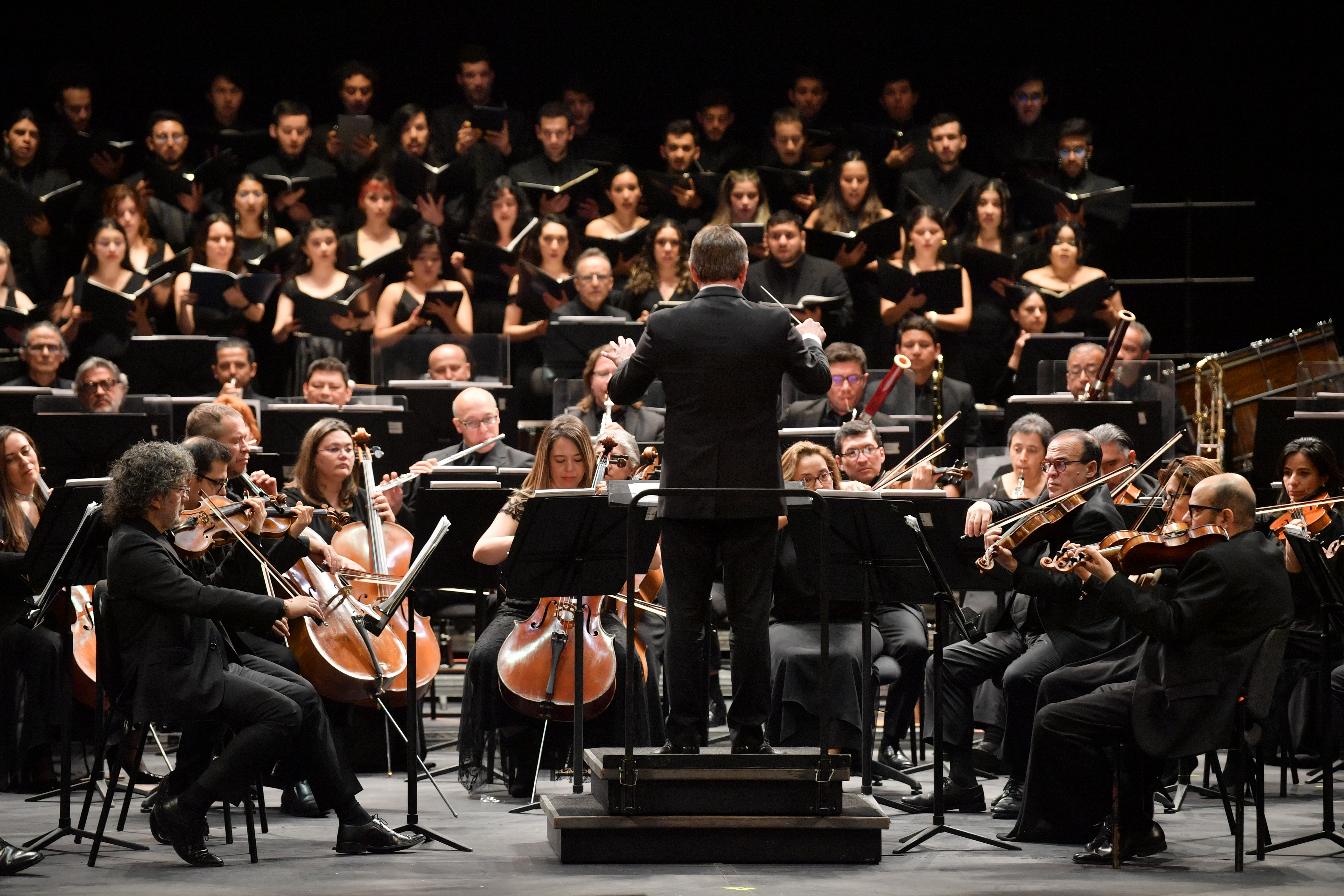 Conmemoración de los 6 años de la firma del Acuerdo Final de Paz en el teatro Colón.