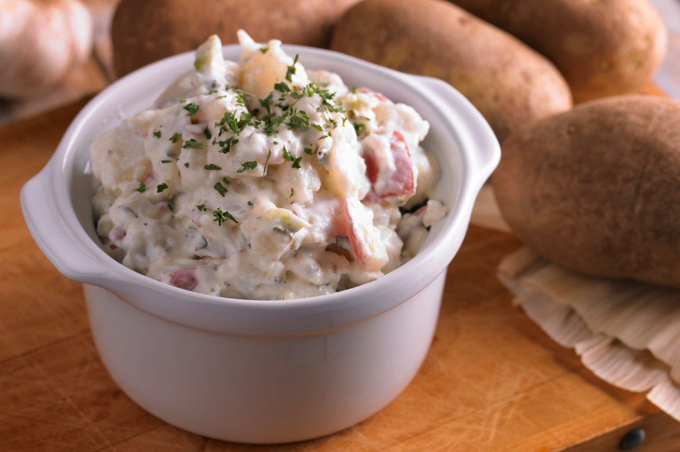 Prepara en casa una exquisita ensalada de papa con esta receta.