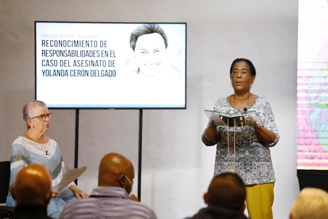 María Valeria Mina, en el “Reconocimiento de Responsabilidades en el caso del asesinato de Yolanda Cerón Delgado”, organizado en Rionegro, Antioquia.