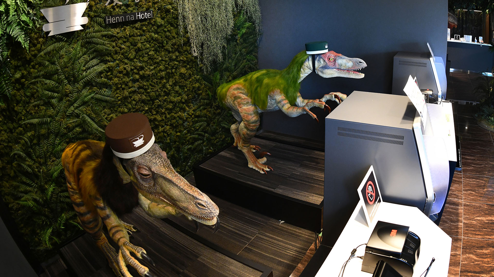 Así es el hotel atendido por dinosaurios de “La vuelta al mundo en 80 risas”