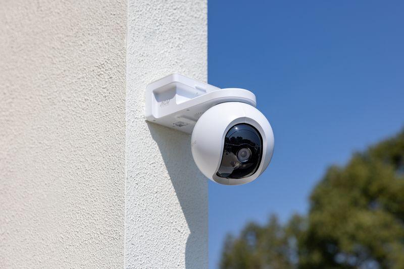 ¿Es legal instalar cámaras de seguridad afuera de la casa en Colombia? Esto dice la norma