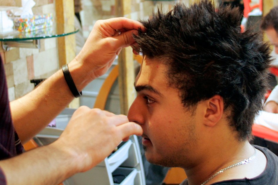 Irán, contra la depilación masculina y peinados «satánicos»