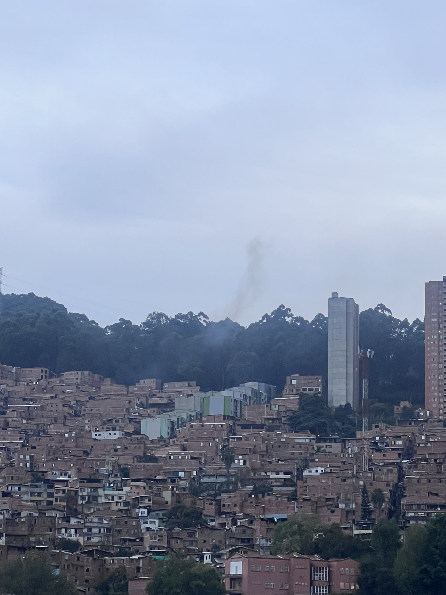 Nueva explosión en zona del ataque en torre de Medellín fue controlada