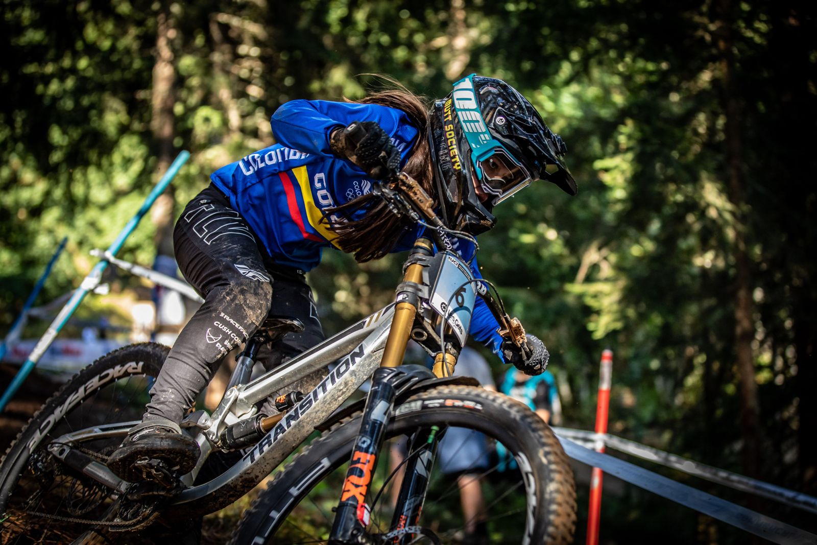 Valentina Roa está a una jornada de hacer historia y ganar el título mundial juvenil de MTB