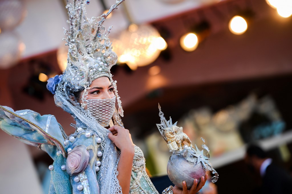 El tapabocas y la distancia social son los  símbolos de la nueva edición del festival, sin cazadores de selfis ni autógrafos.