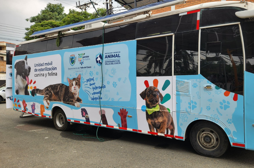 El quirófano móvil para la esterilización de mascotas empieza a rodar por el Valle
