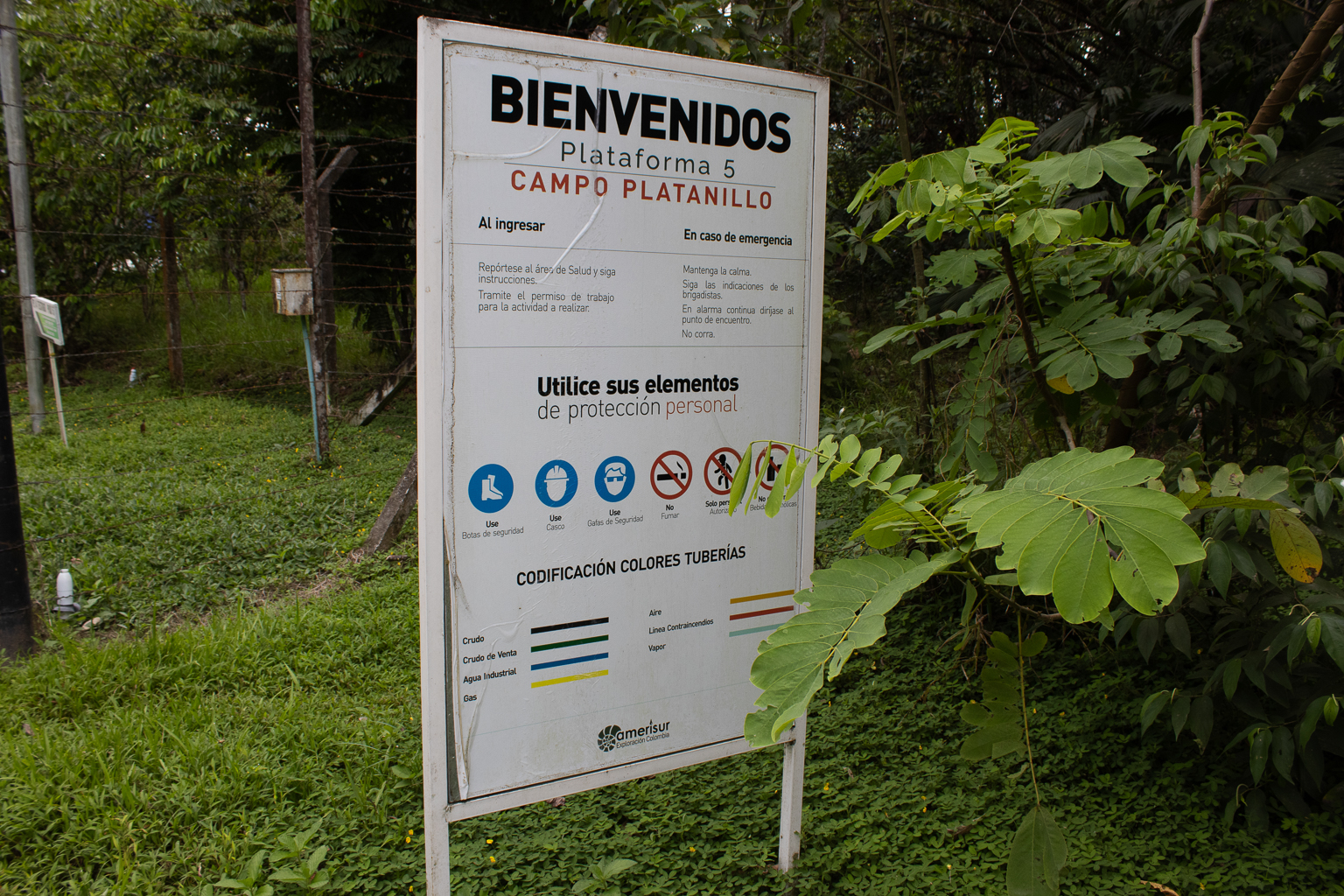 Avisos informativos de la plataforma 5, Campo Platanillo, Putumayo.