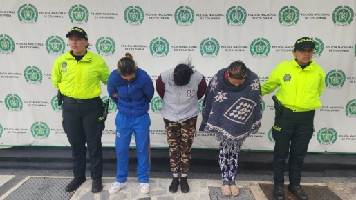 Tres mujeres que se dedicaban a robar celulares en TransMilenio fueron capturadas