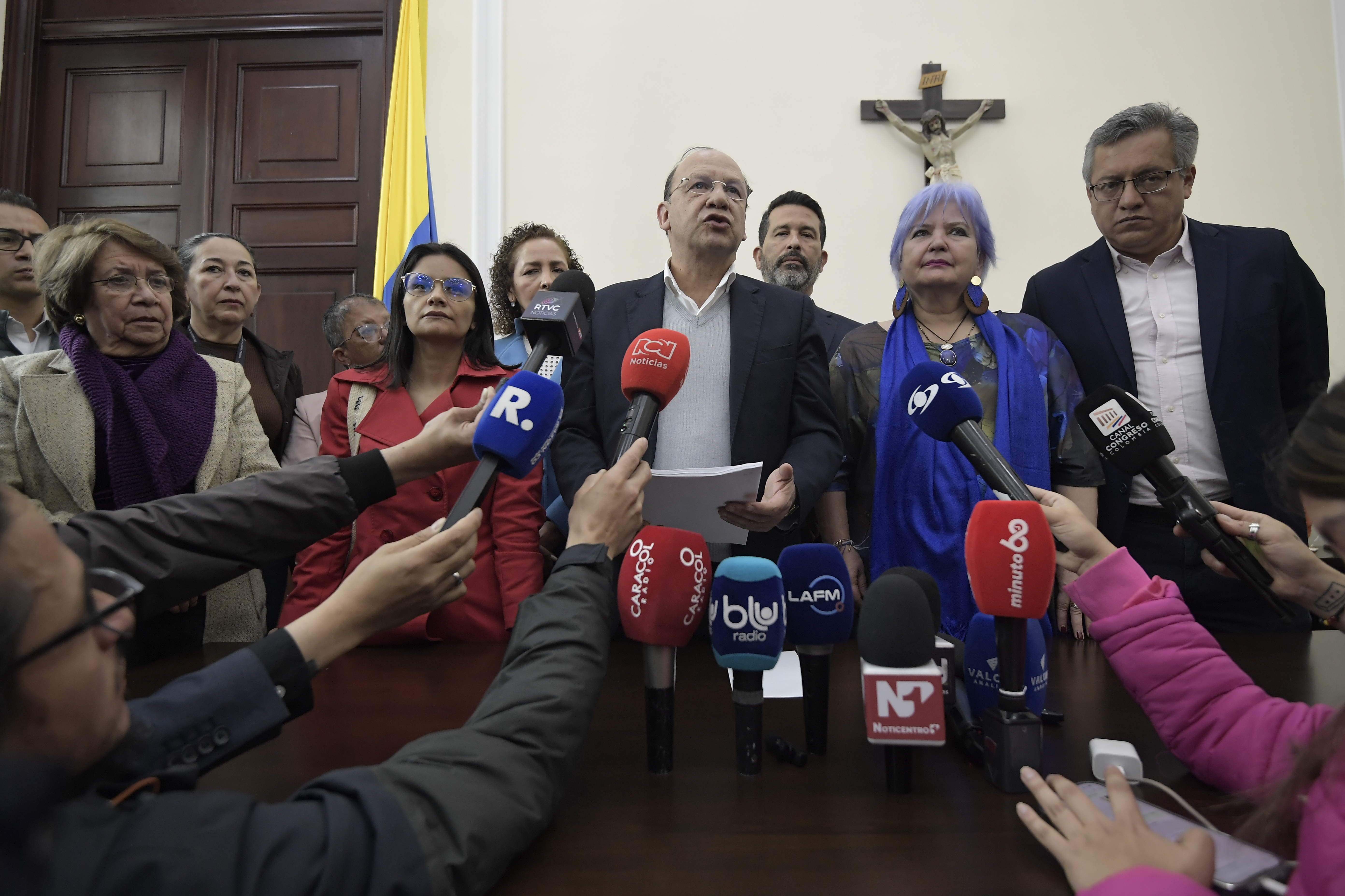 Ministro de Hacienda y Crédito Público de Colombia, junto a otros miembros del Gobierno radicaron una nueva reforma tributaria ante la Cámara de Representantes.
