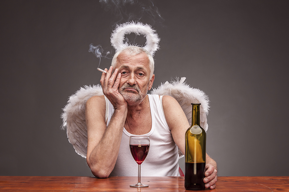 ¿Qué es peor el alcohol o el cigarrillo?
