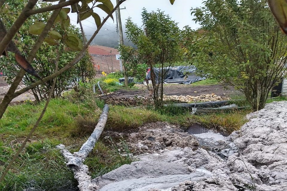 Emergencia en Doña Juana por derrame de lixiviados en quebrada Aguas Claras