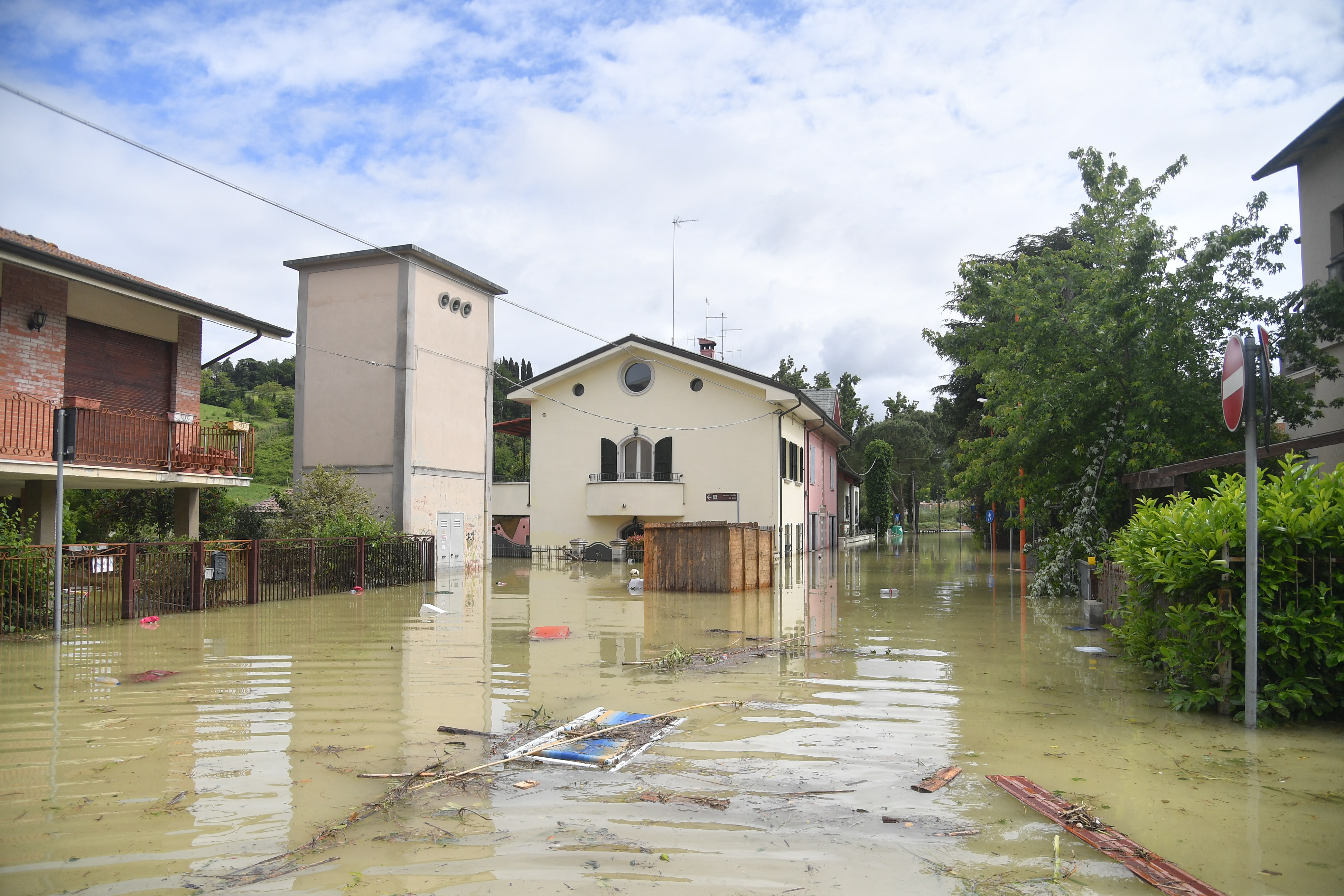 Inundaciones por lluvias en Italia dejan al menos ocho muertos