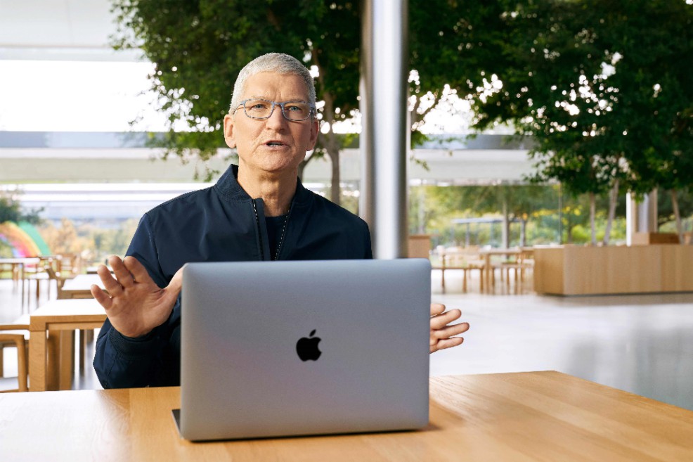De acuerdo con afirmaciones de Tim Cook en junio, hay varios Mac que aún serán desarrollados con la arquitectura Intel. La compañía dice que seguirá publicando actualizaciones de software para los Mac con Intel durante años.