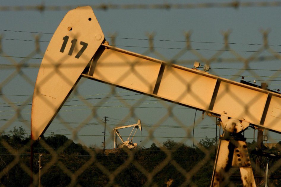 Arabia Saudita congela producción petrolera sólo si lo hace Irán