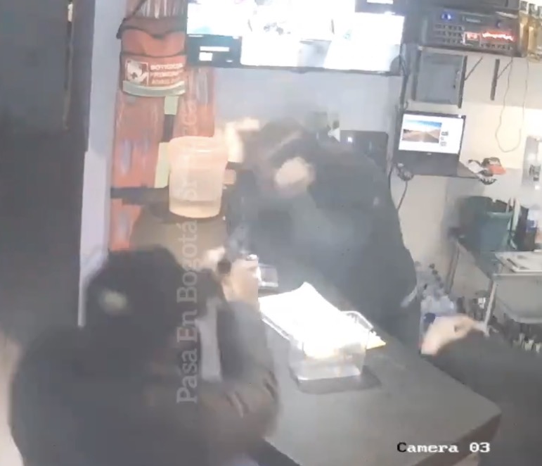 El ataque ocurrió dentro del establecimiento y en segundos: el agresor entró, disparó y escapó en motocicleta.