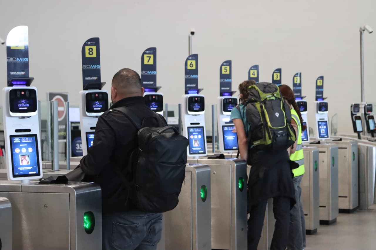 Colombianos aumentan sus viajes al exterior: crecen 12 % y exploran nuevos destinos