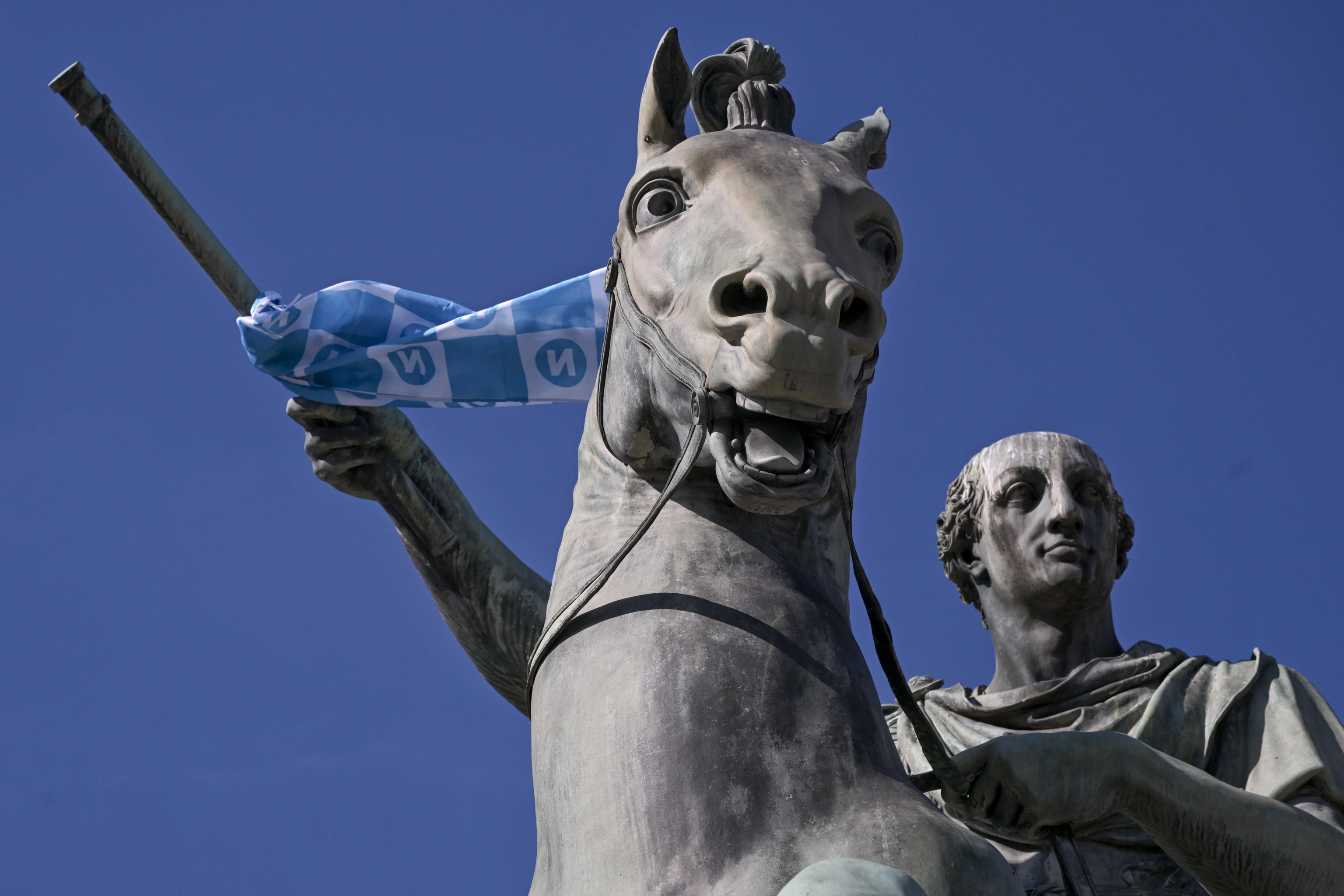 Naples (Italy), 05/05/2023.- A flag of Napoli remains tied to one of the equestrian statues in Piazza del Plebiscito following the night's celebrations of winning the Serie A league title, in Naples, Italy, 05 May 2023. Napoli the previous evening clinched the Scudetto with five games to spare after the away match result gave them an unassailable 16-point lead at the top of the table. It was the third Italian championship title in the history of the Naples side, and their first since 1990, when late soccer great Diego Maradona played for them. (Liga de Campeones, Italia, Nápoles) EFE/EPA/CIRO FUSCO