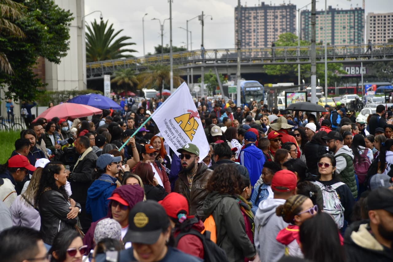 Sindicato de docentes de Bogotá rechaza fechas definidas para reponer clases tras protestas