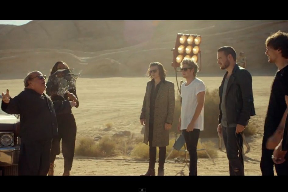 Actor Danny DeVito participa en video de One Direction