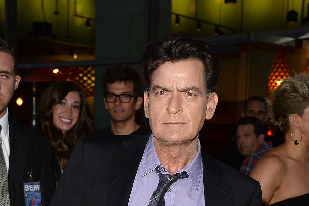 Charlie Sheen niega haber abusado del actor Corey Haim