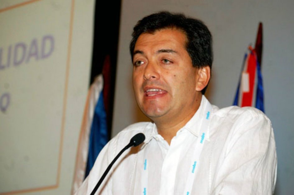 Luis Alfonso Hoyos deja dirección del SENA a Gina Parody