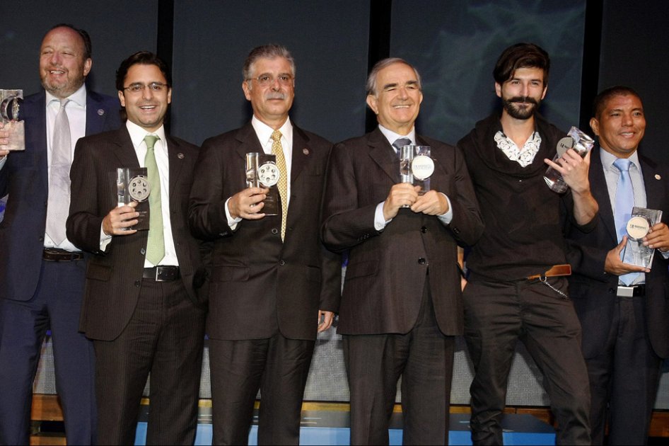 El boliviano Franz Freudenthal Tichauer, ganador en la categoría Ciencia y Tecnología; Sebastián Bustamante (Ecología); el mexicano Enrique Galindo Fentanes (Empresa e Industria); Ramiro Marqués (Desarrollo Social); David Hernández (Diseño) y Óscar Amaya (Educación).
