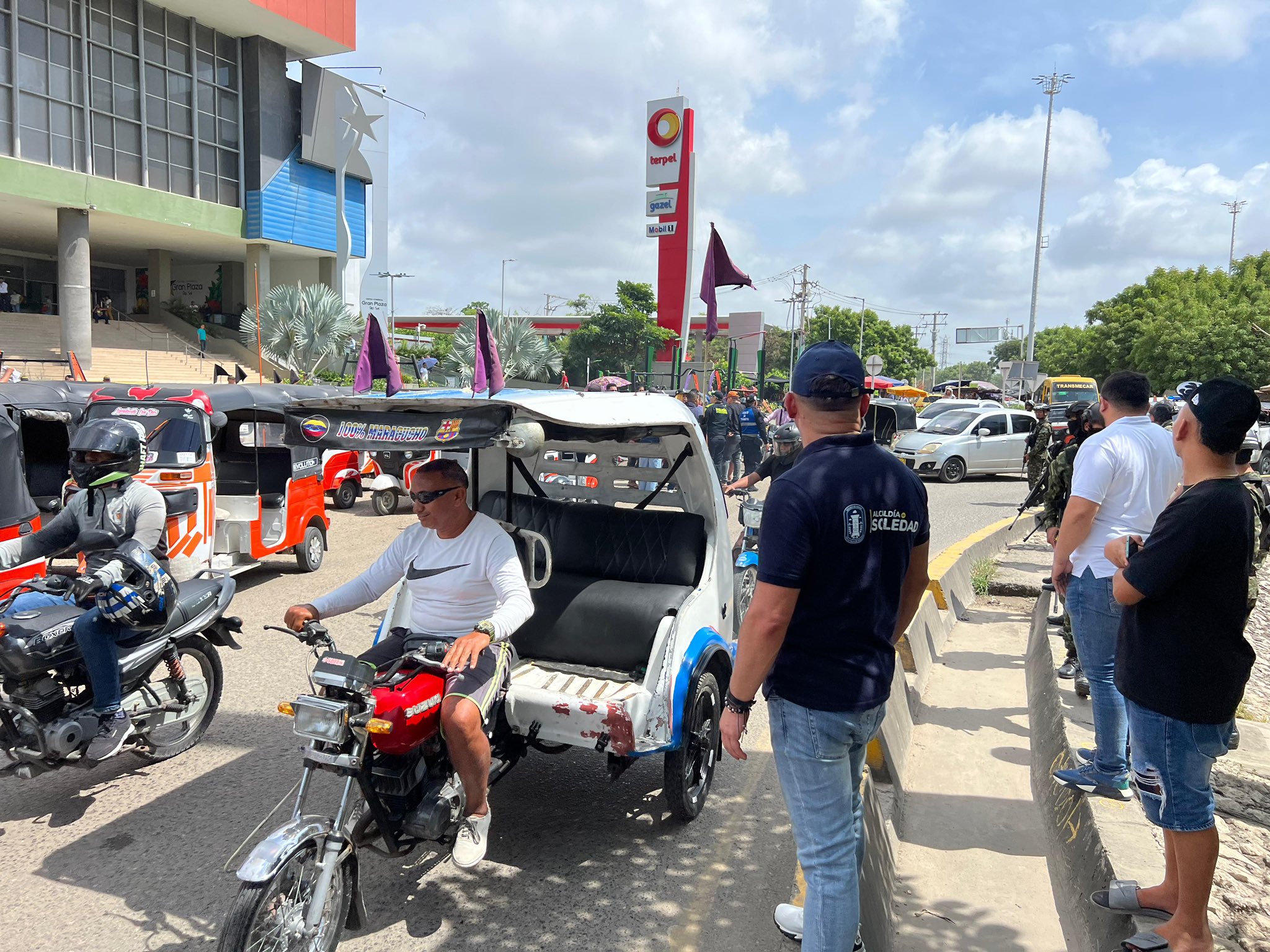 Motocarros amenazados en Soledad bloquearon vía al aeropuerto de Barranquilla