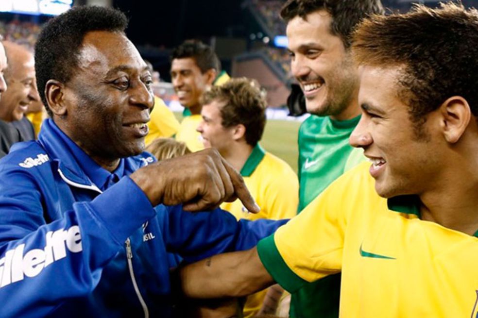 Pelé junto a Neymar, líder de la selección brasileña.