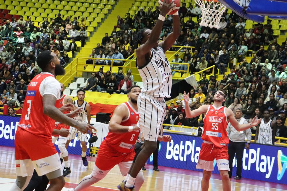 El partido de Piratas de Bogotá contra Titanes de Barranquilla.