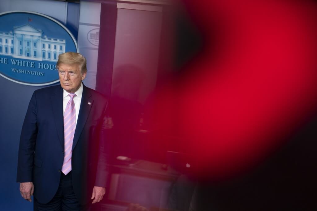 El presidente de Estados Unidos, Donald Trump, anunció el viernes que el gobierno recomienda a sus ciudadanos a protegerse el rostro. / AFP