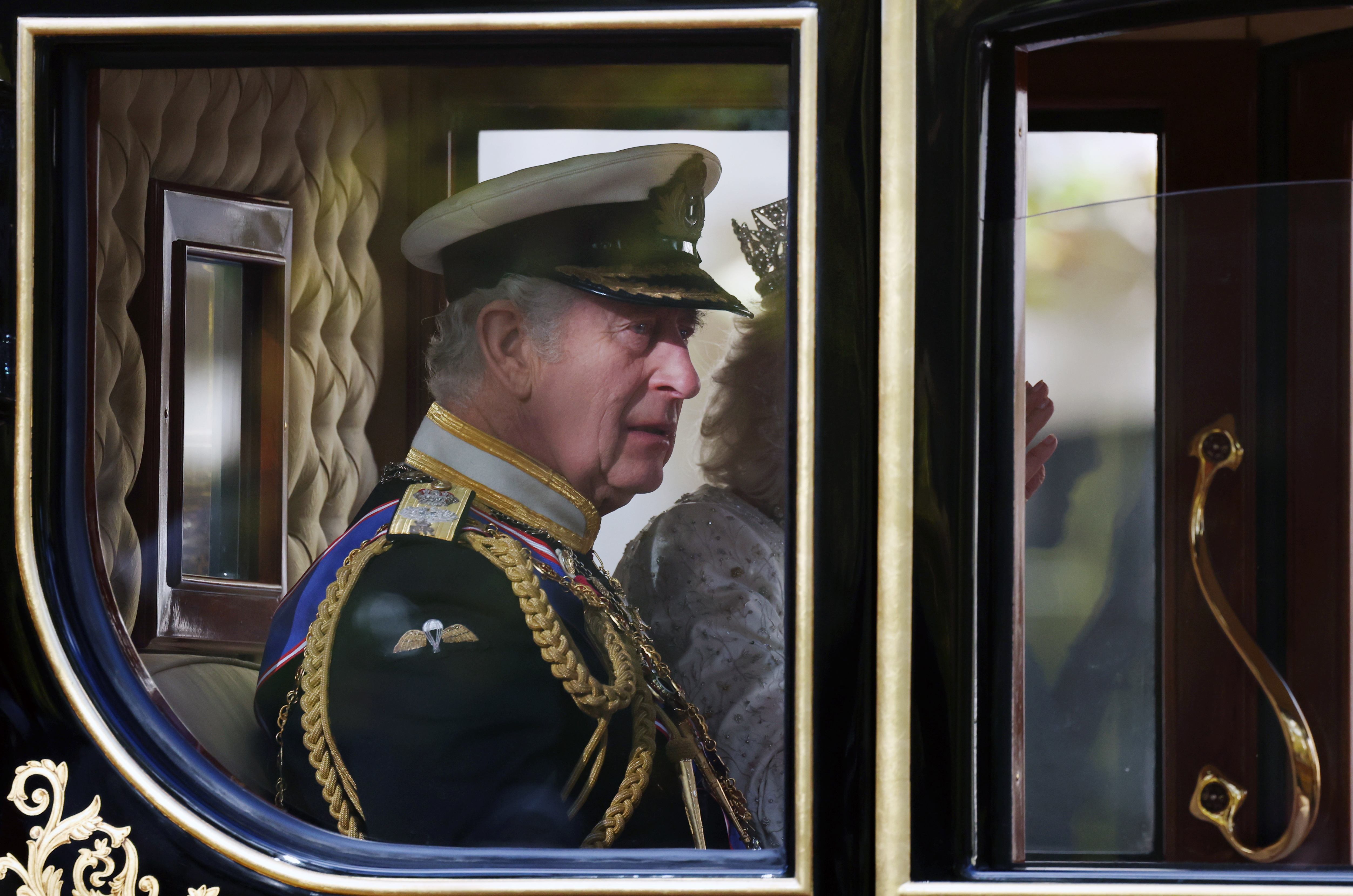 “Decisiones difíciles pero necesarias a largo plazo”, Carlos III en su primer discurso