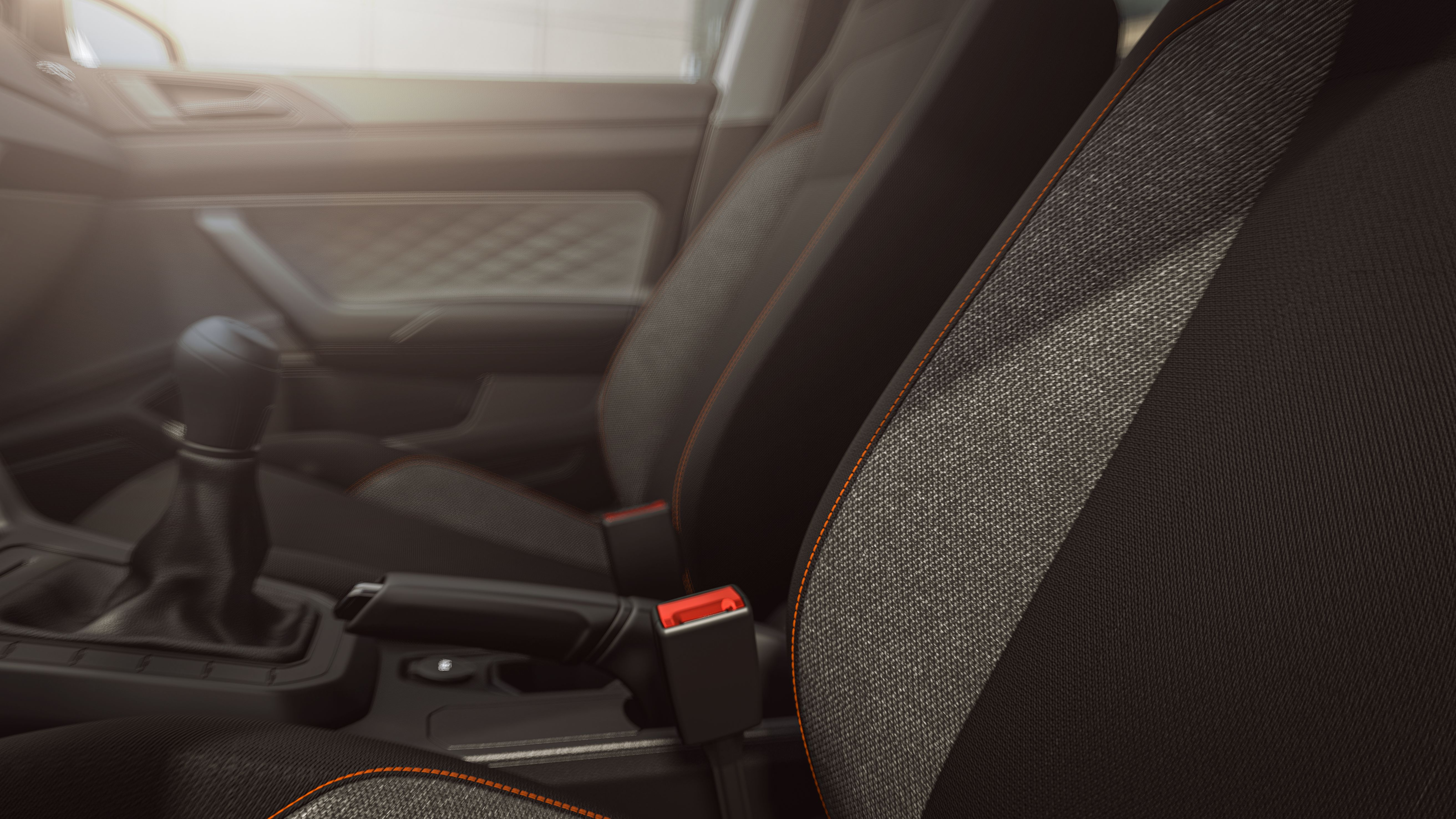 Conducir con aire acondicionando o ventanas abajo: ¿Qué gasta más gasolina?