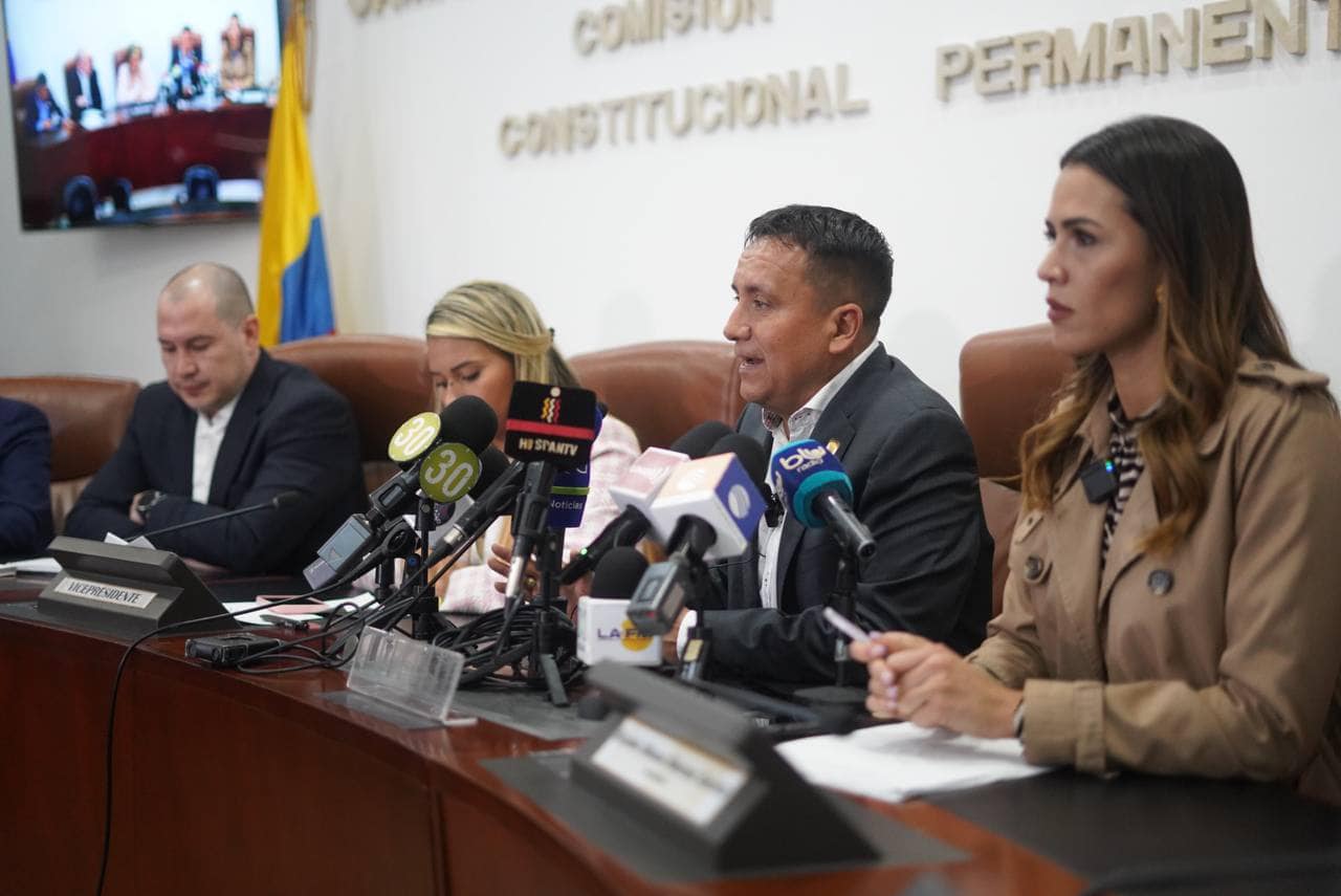 P. Conservador suspende por tres meses a congresista que firmó la reforma laboral