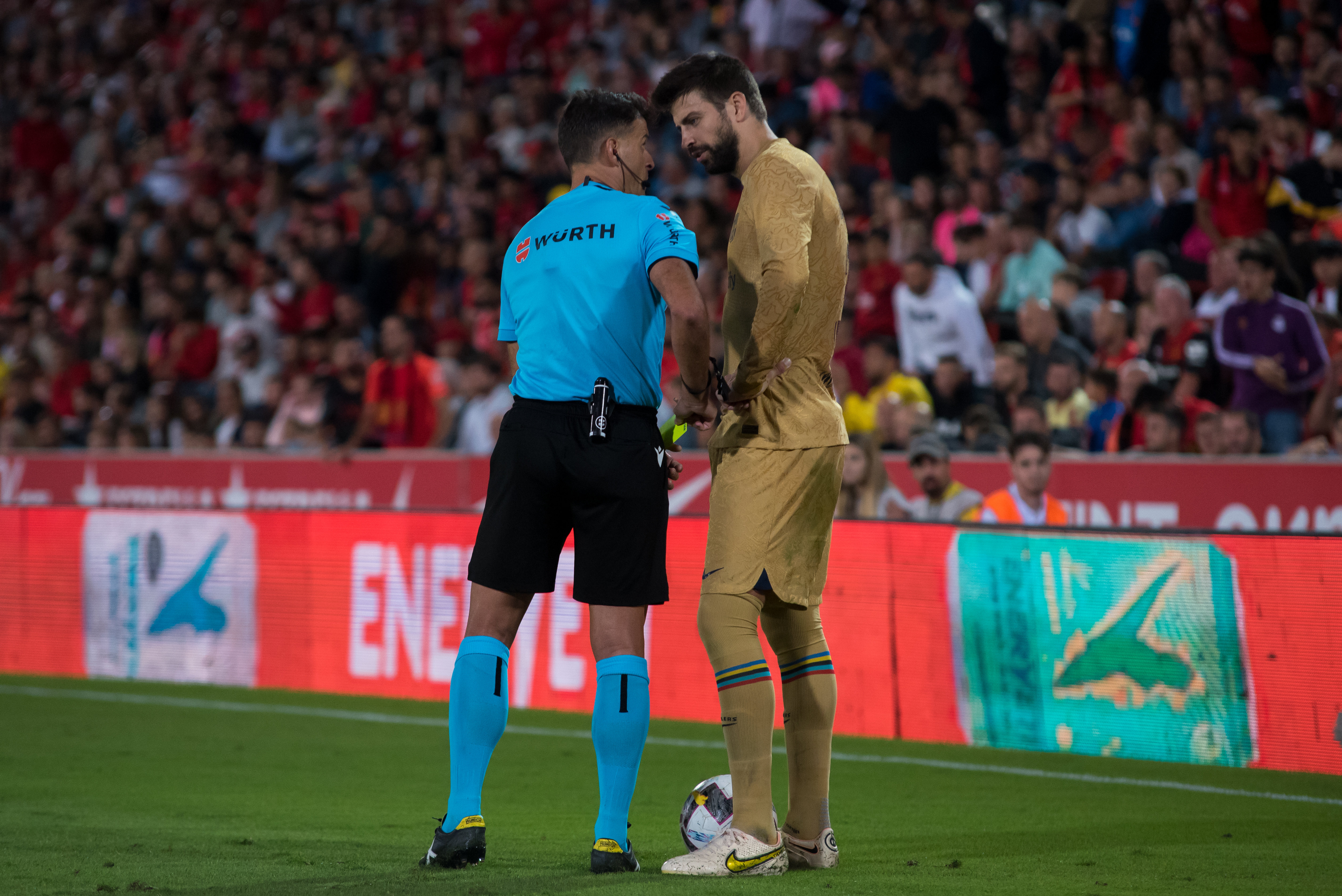 Shakira sobresalió en calentamiento de Piqué por culpa de un Dj: ¿Qué ocurrió?