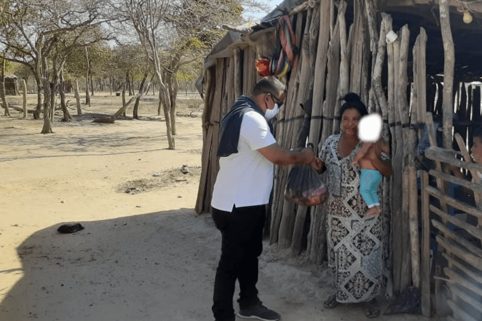 Jóvenes guajiros entregan mercados y almuerzos a las familias vulnerables de Riohacha