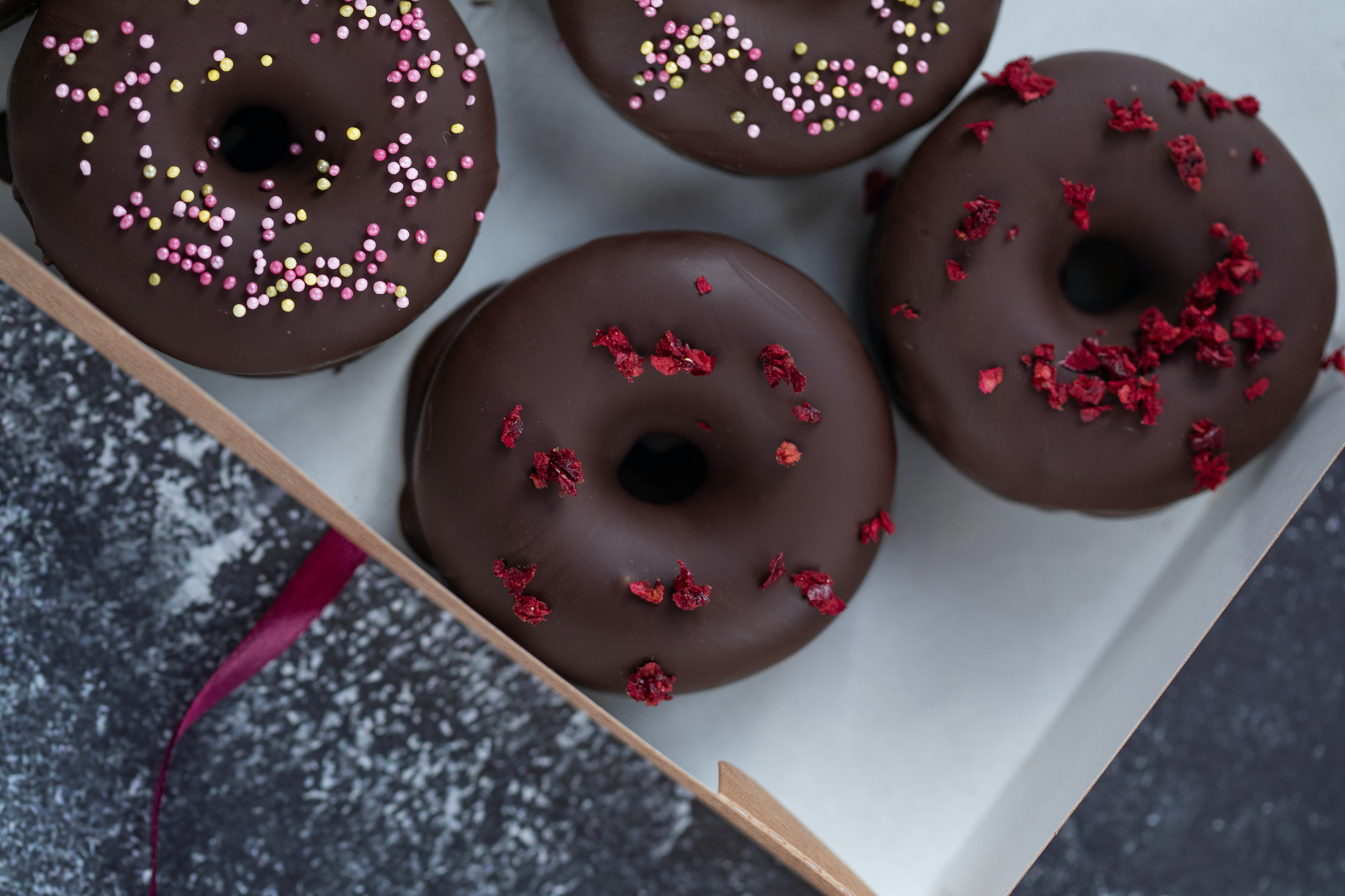Donas cubiertas de chocolate, arroz paisa y sopa de tomate: sabores para compartir