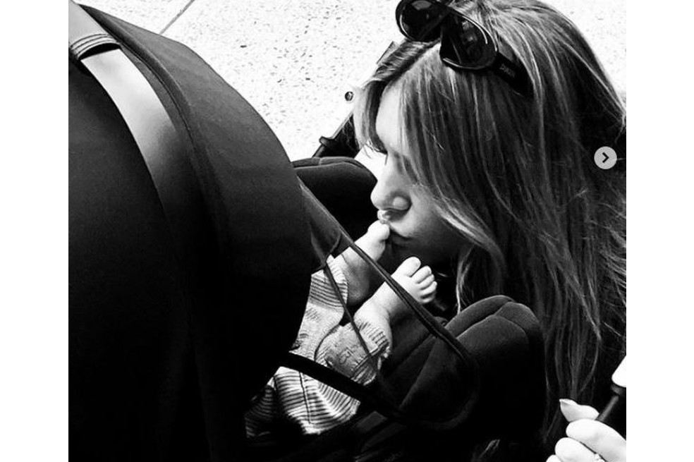 Luego de que varios internautas le preguntaran por qué no mostraba la cara de su hijo, el reguetonero aclaró en una oportunidad que sería el mismo Río quien se muestre al mundo cuando él mismo lo decida.