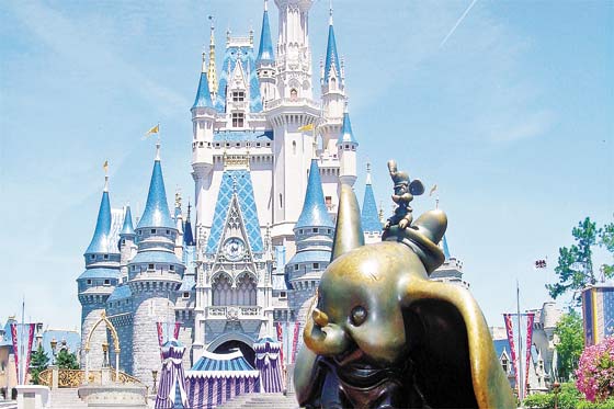 Ciudadanos piden a Disney que el robot de Trump en Orlando sea mudo o sea retirado