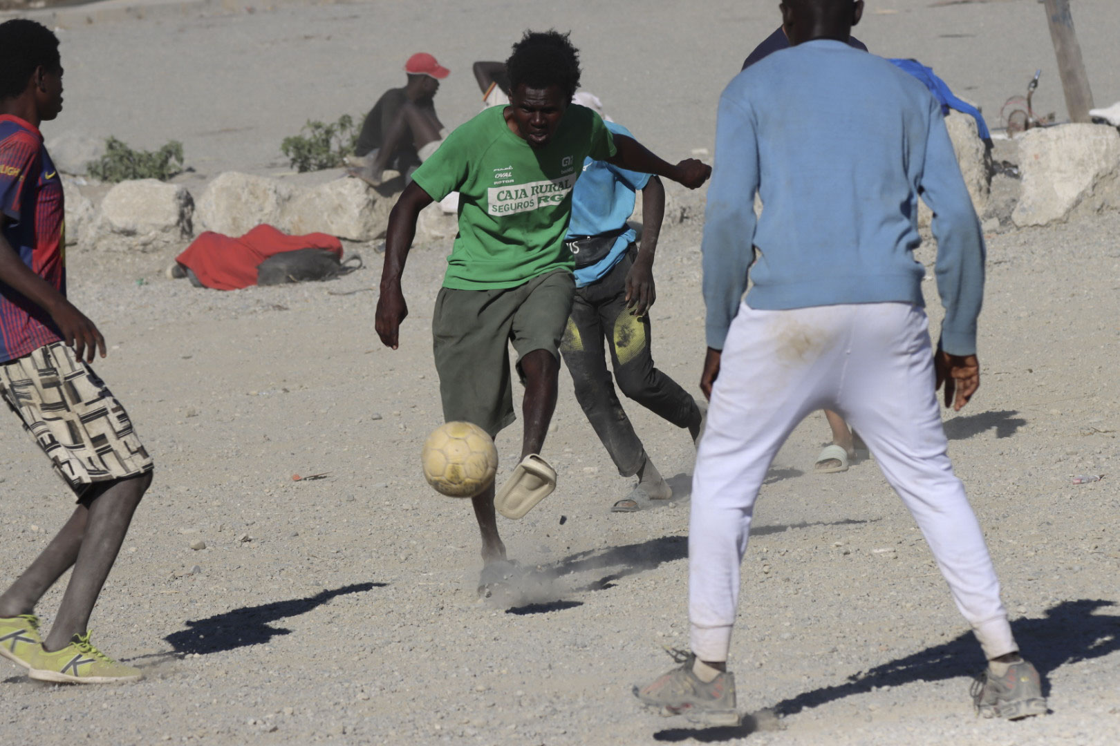 Cientos de menores migrantes siguen en las calles de Ceuta tras la crisis fronteriza