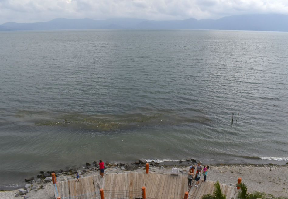 El Salvador mantiene alerta por lluvias, aumenta el número de muertos