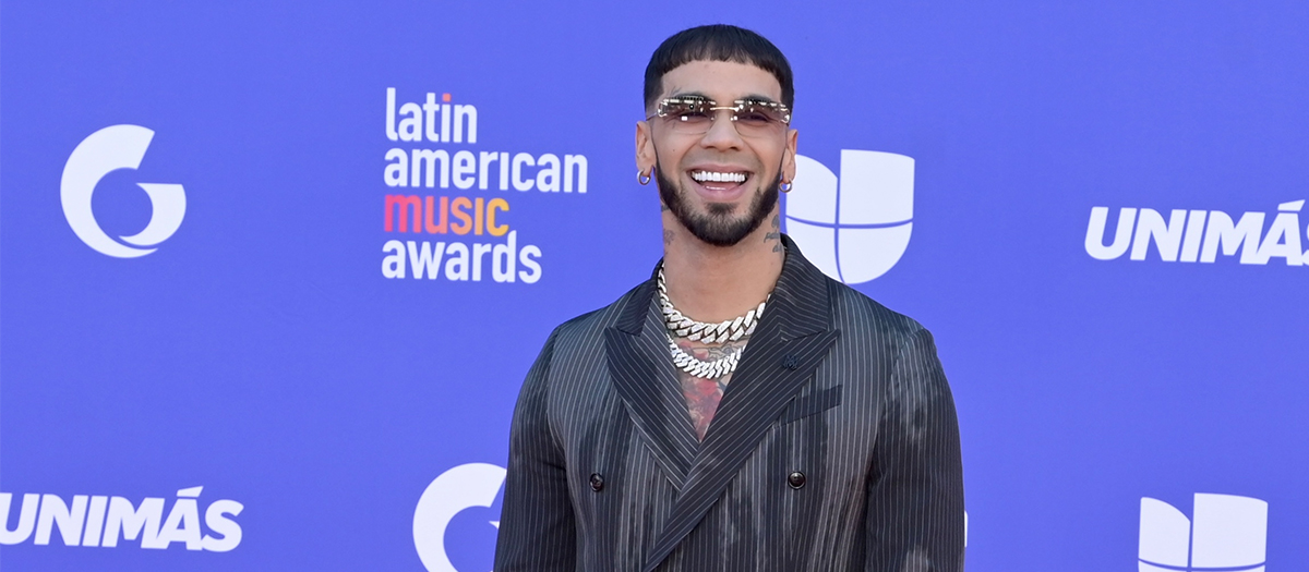 Anuel presentó oficialmente a su nueva novia Laury Saavedra. ¿Se parece a su ex?