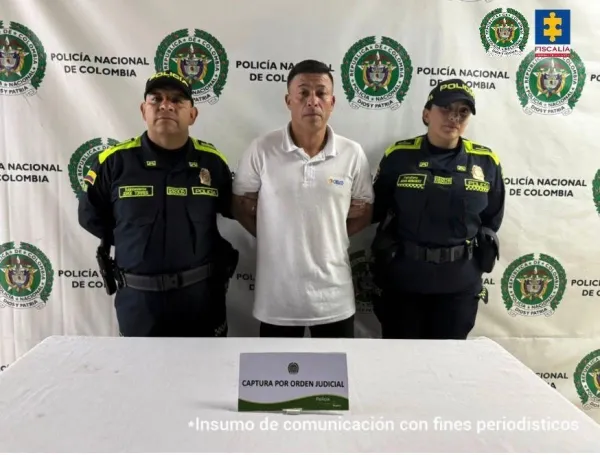 Cárcel para hombre que fingió ser vigilante para atacar a su expareja en Bogotá