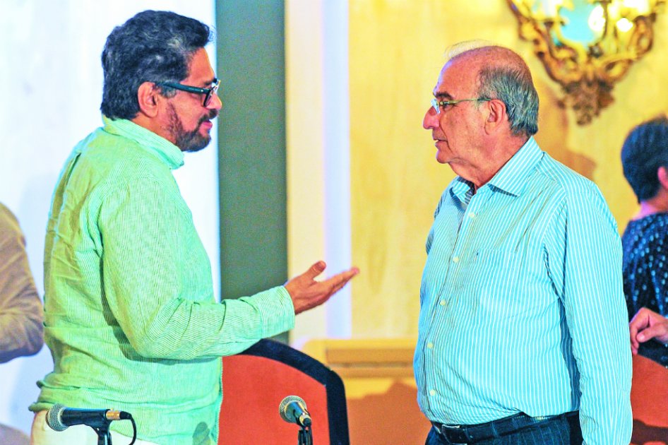  Los jefes de las delegaciones de paz de las Farc, “Iván Márquez” y del Gobierno, Humberto de la Calle.   / AFP